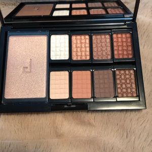 Eye pallet